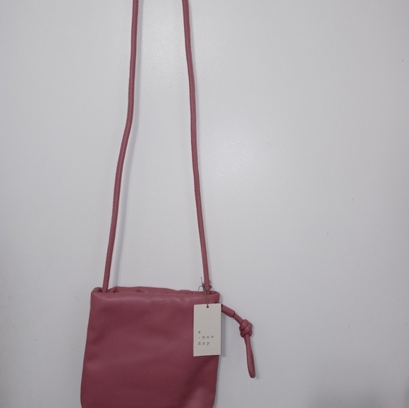A New Day Rose pink Faux Leather Cinch Purse w Shoulder Strap. Lined - Picture 2 of 6
